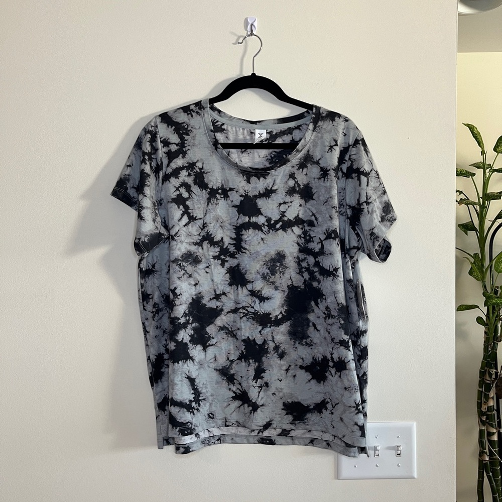 Xersion Black and Gray Tie-Dye Short Sleeve Tee